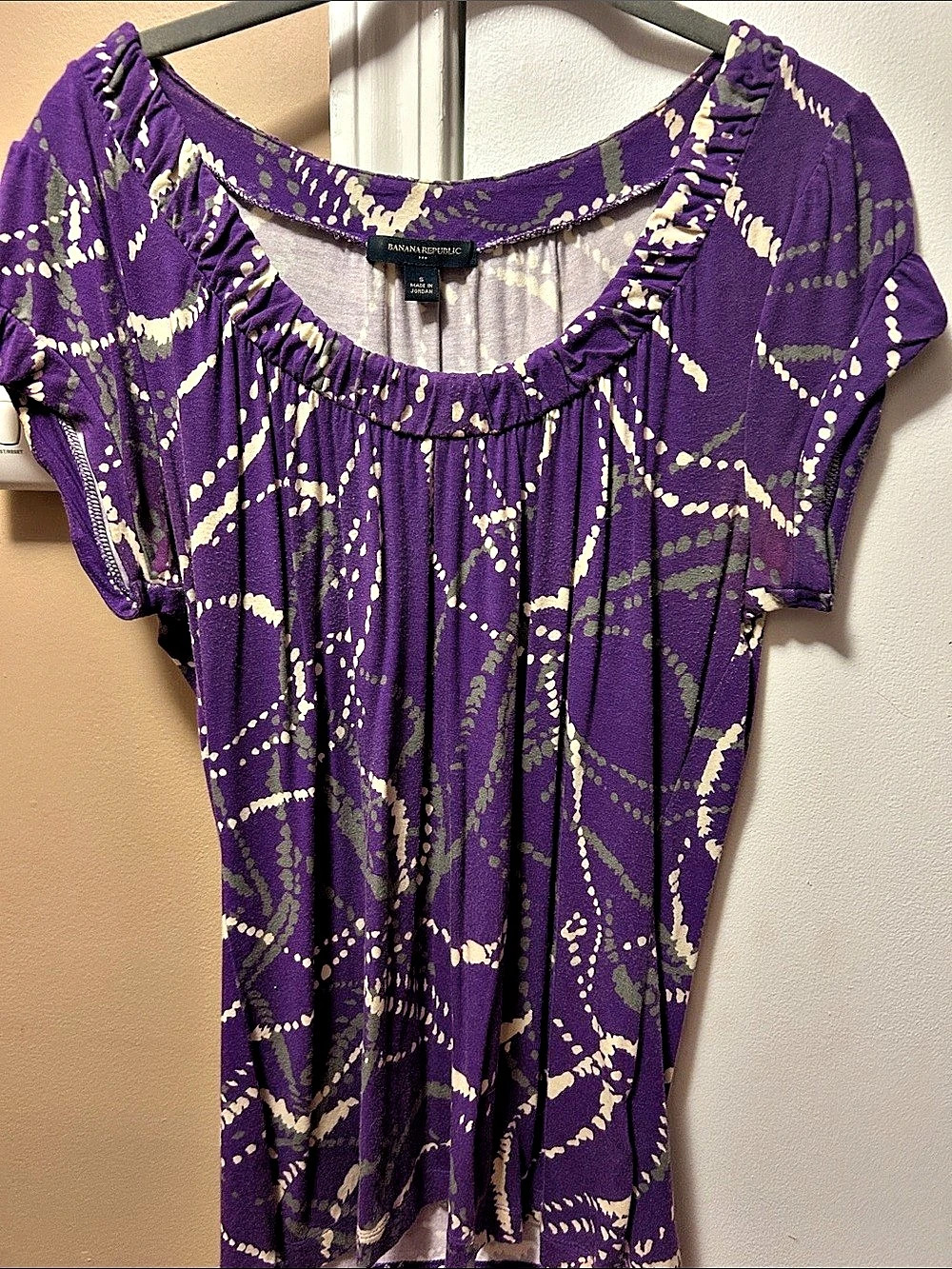 Banana Republic Abstract Print Blouse in Purple & White Size Small , stretchy